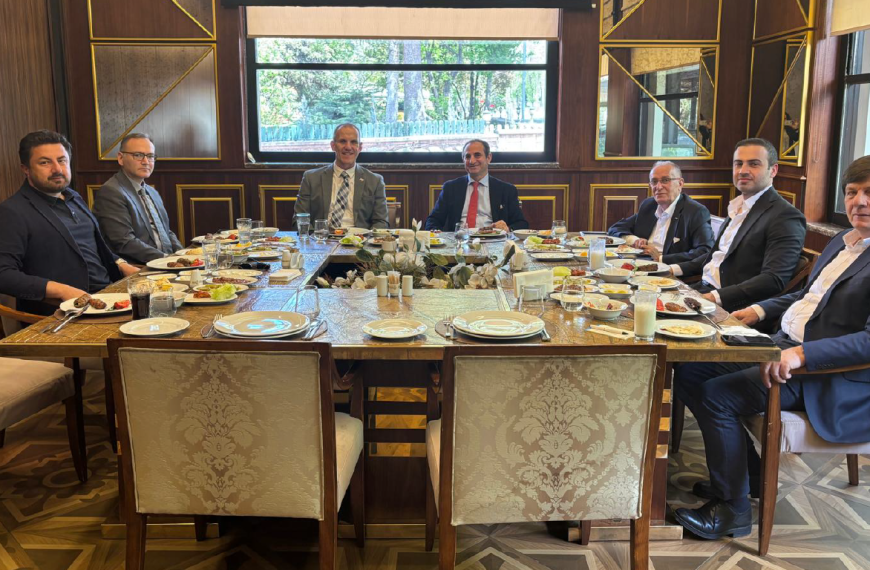 HUBUDER olarak Ülkemizdeki görev süresini tamamlayan ABD Büyükelçiliği Tarım Müsteşarı Sayın Michael Francom onuruna yemek düzenledik.